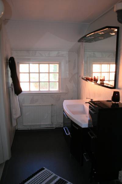 Bath room for room 1 and 2